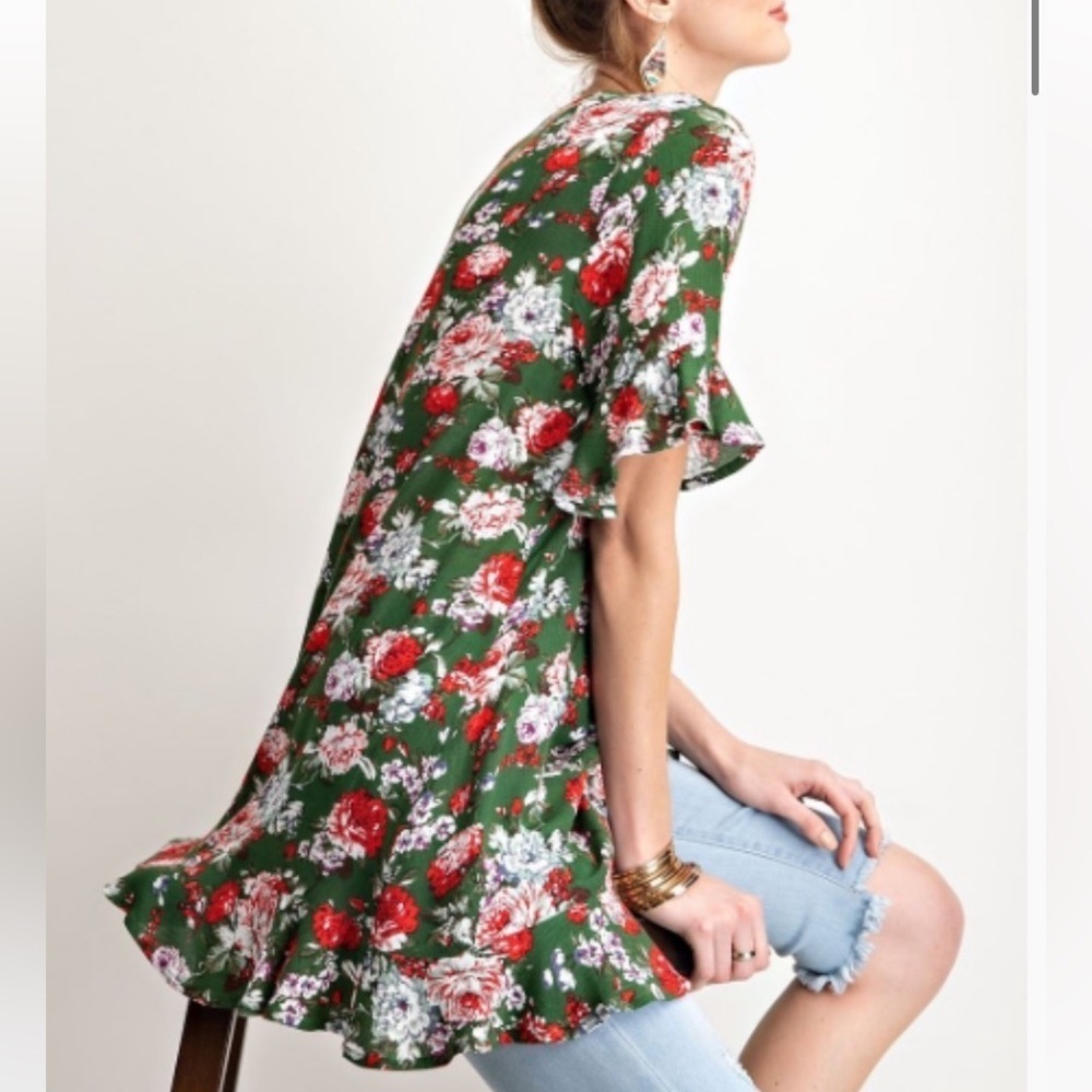 Easel Red and Green Ruffled Tunic Top S/S NEW!